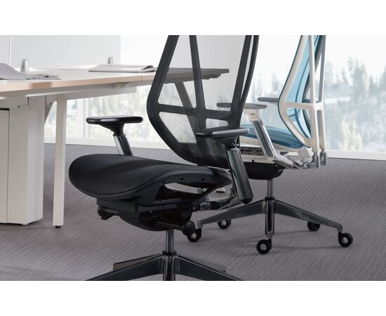 Кресло руководителя Хап (HUP) 675x595x1095 CHO83SW Чёрный, Основной цвет: Чёрный, Ширина: 675, Ролики: Черные, Высота: 1095, Глубина: 595, Материал подлокотников: Алюминиевые 4д, Вес: 23, Материал крестовины: Пластик, Материал сиденья: ткань, Механизм: Механизм механизм с возможностью фиксации в 4 положениях и регулировкой по глубине, Подголовник: Да, Материал спинки: Сетка черная, Рекомендованная максимальная нагрузка: 135 кг, Цвет крестовины: Черный, Цвет подлокотников: Черный, Объем: 0,21, изображение 3post-test