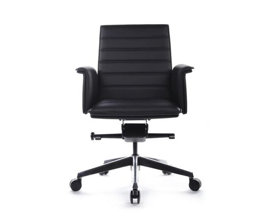 Кресло Рубенс-M 68x68x98/104 B1819-2 Чёрный, Основной цвет: Чёрный, Ширина: 68, Высота: 104, Глубина: 68, Максимальная ширина: 68, Максимальная глубина: 68, Максимальная высота: 104, Вес: 24, Материал сиденья: натуральная кожа/экокожа, Механизм: мультиблок с фиксацией в 3 положениях, Подголовник: обтянутые кожей в цвет кресла, Цвет сиденья: Черный, Цвет спинки: Черный, Максимальная нагрузка: 150, Материал спинки: натуральная кожа/экокожа, Гарантия: 5 лет, Страна производитель: Китай, Объем: 0,418, Бренд: РИВА ООО, Артикул для сайта: B1819-2, изображение 6post-test