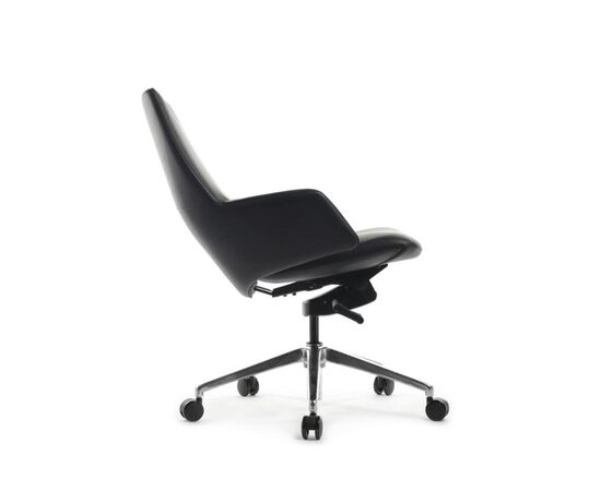 Кресло Спелл-M 68x68x88/94 B1719 Чёрный, Основной цвет: Чёрный, Ширина: 68, Высота: 94, Глубина: 68, Максимальная ширина: 68, Максимальная глубина: 68, Максимальная высота: 94, Вес: 21,6, Материал сиденья: натуральная кожа/экокожа, Механизм: мультиблок с фиксацией в 3 положениях, Подголовник: обтянутые кожей в цвет кресла, Цвет сиденья: Черный, Цвет спинки: Черный, Максимальная нагрузка: 120, Материал спинки: натуральная кожа/экокожа, Гарантия: 5 лет, Страна производитель: Китай, Объем: 0,372, Бренд: РИВА ООО, Артикул для сайта: B1719, изображение 3post-test