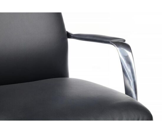 Кресло Пабло-M 67x67x95/101 B2216-1 Чёрный, Основной цвет: Чёрный, Ширина: 67, Высота: 101, Глубина: 67, Максимальная ширина: 67, Максимальная глубина: 67, Максимальная высота: 101, Вес: 23,5, Материал сиденья: натуральная кожа/экокожа, Механизм: мультиблок с фиксацией в 3 положениях, Подголовник: алюминий, с накладками из кожи в цвет кресла, Цвет сиденья: Черный, Цвет спинки: Черный, Максимальная нагрузка: 150, Материал спинки: натуральная кожа/экокожа, Гарантия: 5 лет, Страна производитель: Китай, Объем: 0,185, Бренд: РИВА ООО, Артикул для сайта: B2216-1, изображение 6post-test