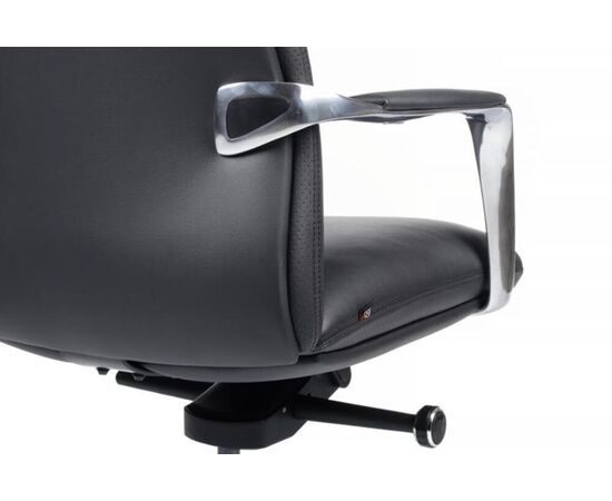 Кресло Пабло-M 67x67x95/101 B2216-1 Чёрный, Основной цвет: Чёрный, Ширина: 67, Высота: 101, Глубина: 67, Максимальная ширина: 67, Максимальная глубина: 67, Максимальная высота: 101, Вес: 23,5, Материал сиденья: натуральная кожа/экокожа, Механизм: мультиблок с фиксацией в 3 положениях, Подголовник: алюминий, с накладками из кожи в цвет кресла, Цвет сиденья: Черный, Цвет спинки: Черный, Максимальная нагрузка: 150, Материал спинки: натуральная кожа/экокожа, Гарантия: 5 лет, Страна производитель: Китай, Объем: 0,185, Бренд: РИВА ООО, Артикул для сайта: B2216-1, изображение 7post-test