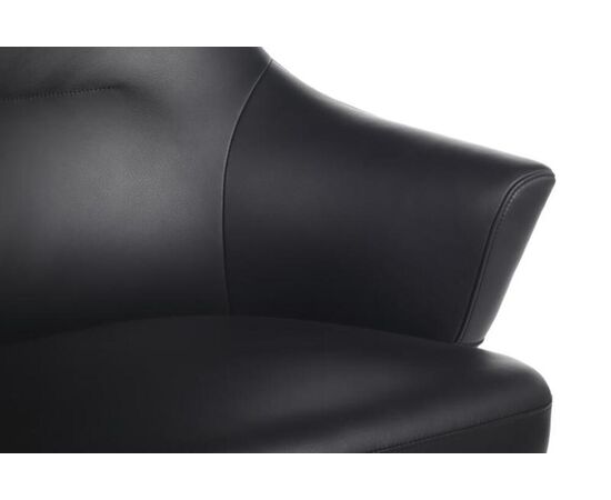 Кресло Джотто-M 68x68x107/113 B1904 Чёрный, Основной цвет: Чёрный, Ширина: 68, Высота: 113, Глубина: 68, Максимальная ширина: 68, Максимальная глубина: 68, Максимальная высота: 113, Вес: 29, Материал сиденья: натуральная кожа/экокожа, Механизм: синхромеханизм, Подголовник: обтянутые кожей в цвет кресла, Цвет сиденья: Черный, Цвет спинки: Черный, Максимальная нагрузка: 250, Материал спинки: натуральная кожа/экокожа, Гарантия: 5 лет, Страна производитель: Китай, Объем: 0,51, Бренд: РИВА ООО, Артикул для сайта: B1904, изображение 6post-test