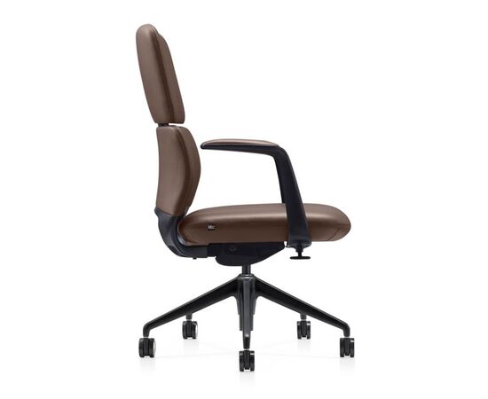 Кресло Венетто-M 64x64x95/103 FK013-B12 Коричневый, Основной цвет: Коричневый, Ширина: 64, Высота: 103, Глубина: 64, Максимальная ширина: 64, Максимальная глубина: 64, Максимальная высота: 103, Вес: 21,5, Материал сиденья: натуральная кожа/экокожа, Механизм: синхромеханизм с фиксацией в 4 положениях, Подголовник: черный алюминий, с накладками из кожи в цвет кресла, Цвет сиденья: Коричневый, Цвет спинки: Коричневый, Материал спинки: натуральная кожа/экокожа, Гарантия: 5 лет, Страна производитель: Китай, Максимальная нагрузка: 150, Бренд: РИВА ООО, Артикул для сайта: FK013-B12, изображение 2post-test